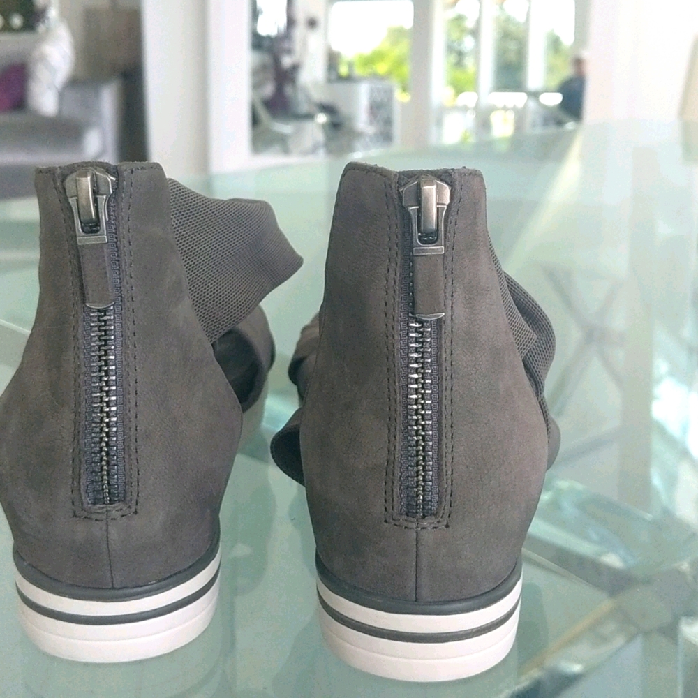 Sandals - Picture 5 of 5